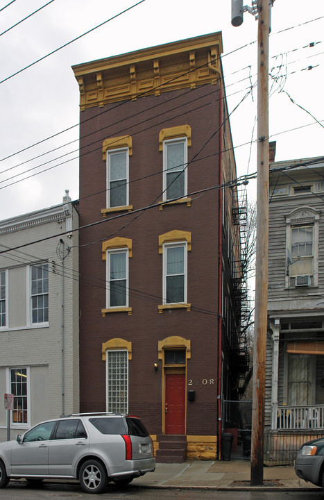 2708 W McMicken Ave in Cincinnati, OH - Building Photo