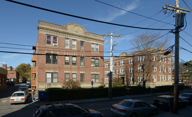 9 Greenway Ct in Brookline, MA - Foto de edificio - Building Photo