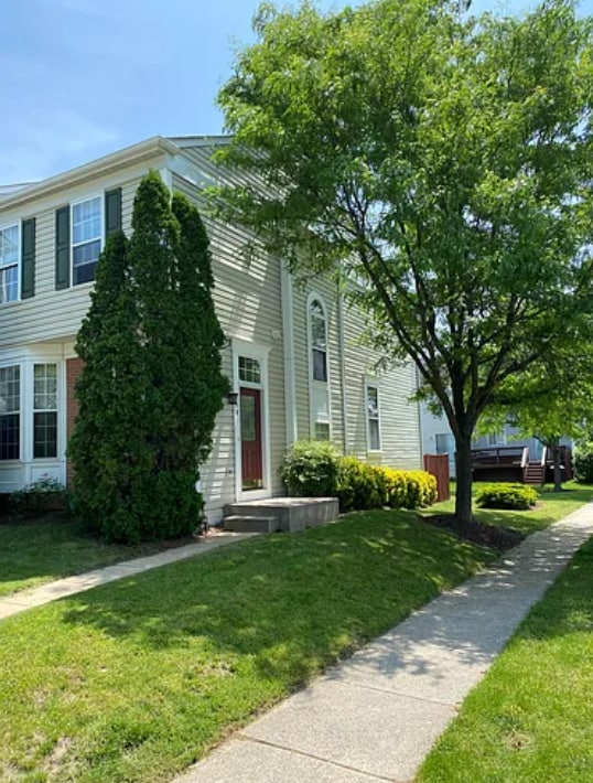 property at 140 Eastridge Cir