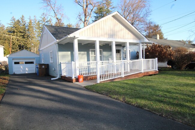 15 Browning Terrace in Kingston, NY - Foto de edificio - Building Photo