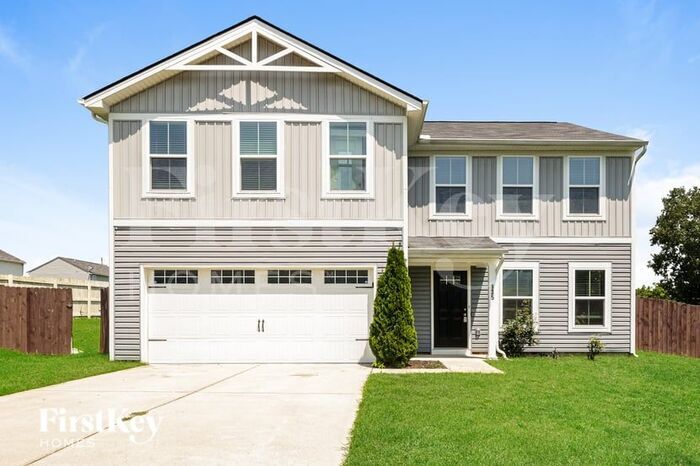 135 Moshe Yaalon Dr in La Vergne, TN - Foto de edificio
