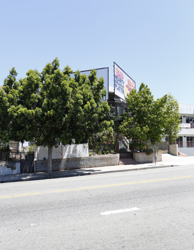 2743 W 8th St in Los Angeles, CA - Building Photo - Building Photo