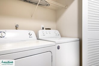 1000 Palm Pl Dr NE in Palm Bay, FL - Building Photo - Building Photo