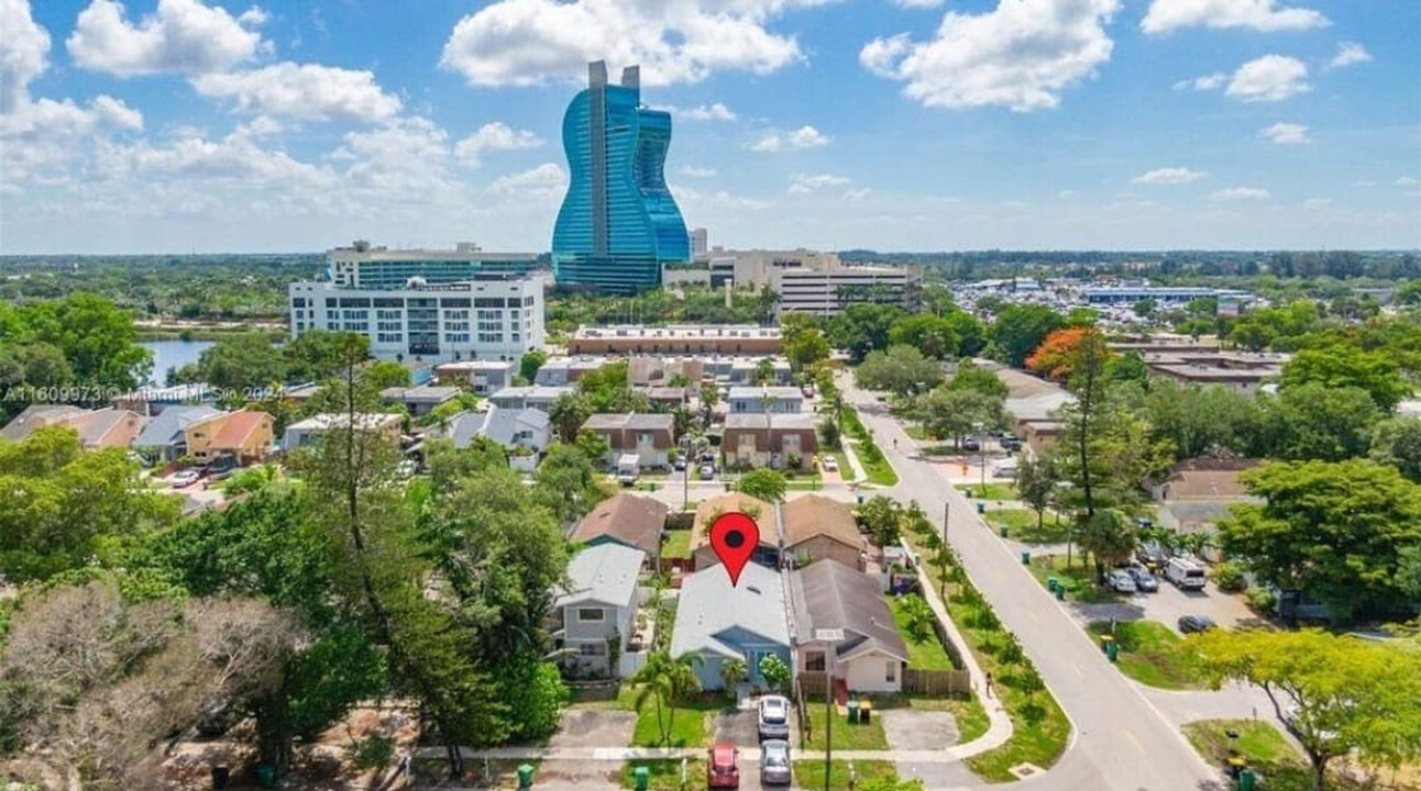 5415 SW 43rd Terrace in Fort Lauderdale, FL - Building Photo