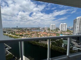 20505 E Country Club Dr, Unit 2132 in Aventura, FL - Building Photo