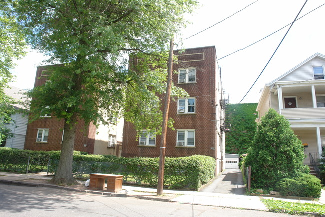 134 Elm Ave in Rahway, NJ - Foto de edificio - Building Photo