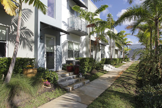 Urban Village On 5th Avenue in Fort Lauderdale, FL - Foto de edificio - Building Photo