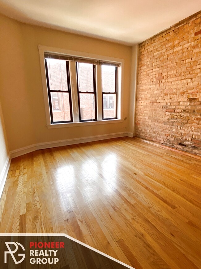 3523 N Racine Ave, Unit #3523-E3 in Chicago, IL - Building Photo - Building Photo
