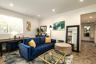 953 Normandie Ave in Los Angeles, CA - Building Photo