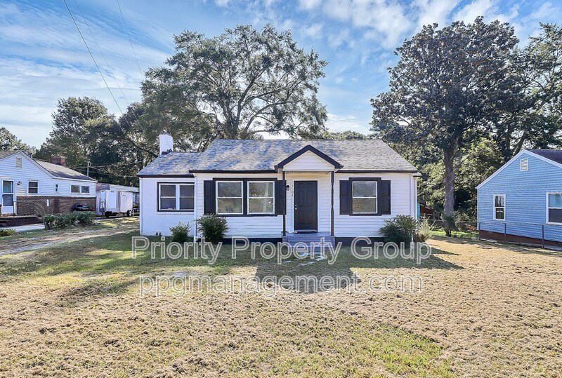 1104 Linwood Rd in Gastonia, NC - Building Photo