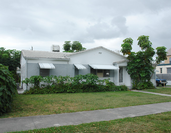 1704 Washington St in Hollywood, FL - Building Photo - Building Photo