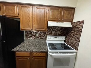 512 Ravens Crest Dr in Plainsboro, NJ - Building Photo - Building Photo