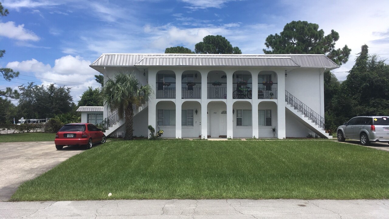 102 Lullwater St in Deltona, FL - Building Photo