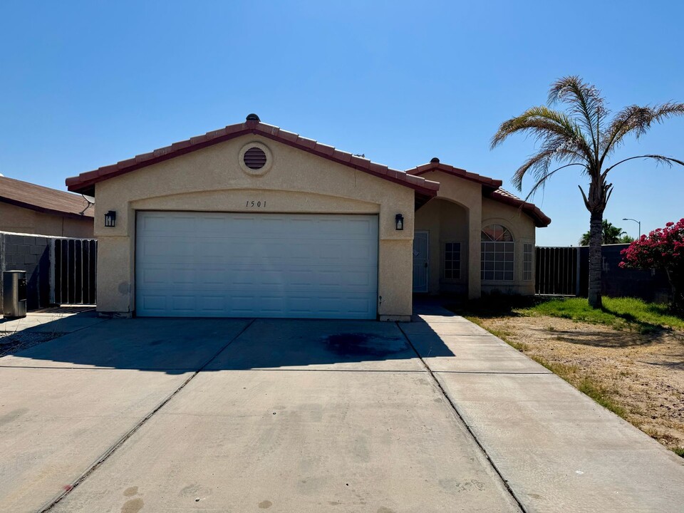 1501 N 9th Ave in San Luis, AZ - Building Photo