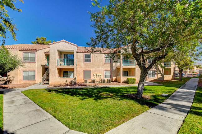 Flamingo Polo Club Condominiums in Las Vegas, NV - Foto de edificio - Building Photo