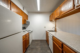 Marina Point Apartments in Wichita, KS - Building Photo