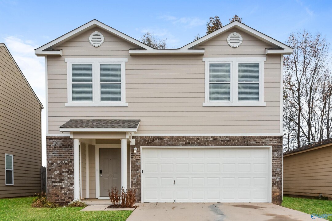 255 Bermuda Lakes Dr in Meridianville, AL - Building Photo
