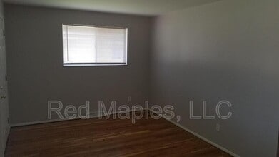 4050 Esseldale Dr in St. Ann, MO - Building Photo - Building Photo