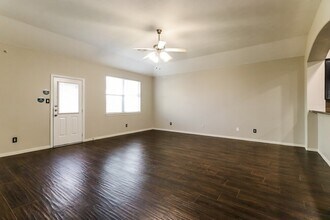 5107 Light Bluff Ct in Spring, TX - Foto de edificio - Building Photo