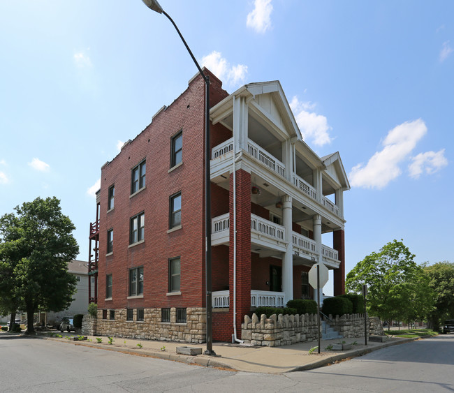 524 Holmes St in Kansas City, MO - Building Photo - Building Photo