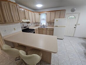 2323 Polk St in Hollywood, FL - Building Photo - Building Photo