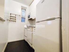 216 W 102nd St in New York, NY - Building Photo - Building Photo