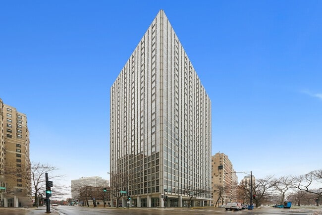 property at 2400 N Lakeview Ave