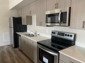 142 7th St in Ogden, UT - Building Photo