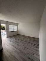 1629 NW N River Dr in Miami, FL - Building Photo