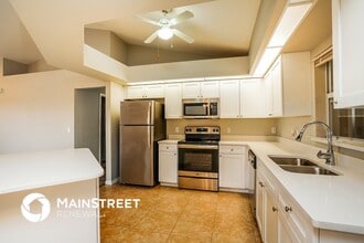 2108 NE 15th Ln in Cape Coral, FL - Building Photo - Building Photo