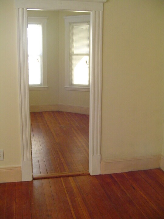 73 Cottage St, Unit 2 in Chelsea, MA - Foto de edificio