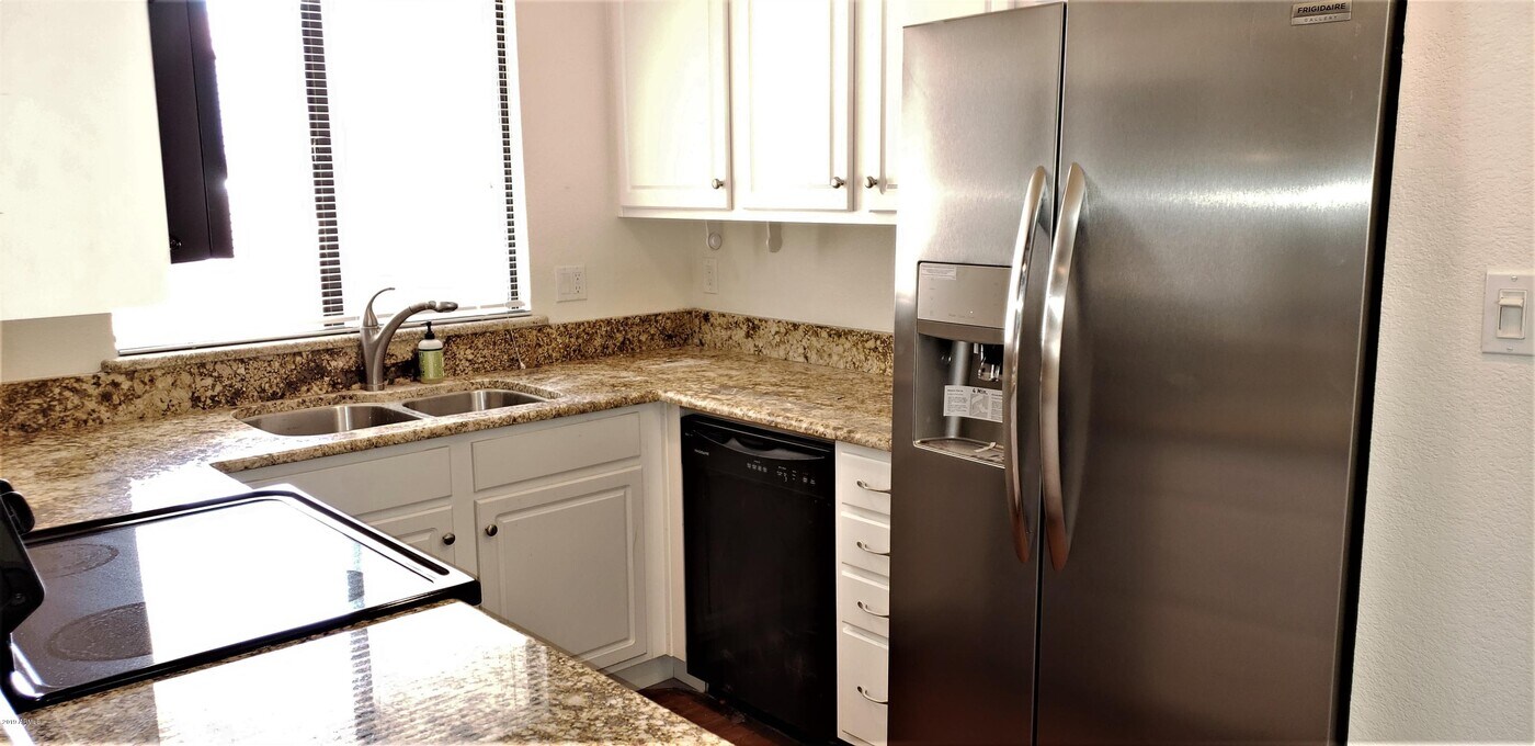 10301 N 70th St in Paradise Valley, AZ - Building Photo
