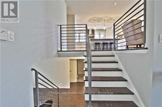 208 Pine Cove Rd in Burlington, ON - Building Photo - Building Photo