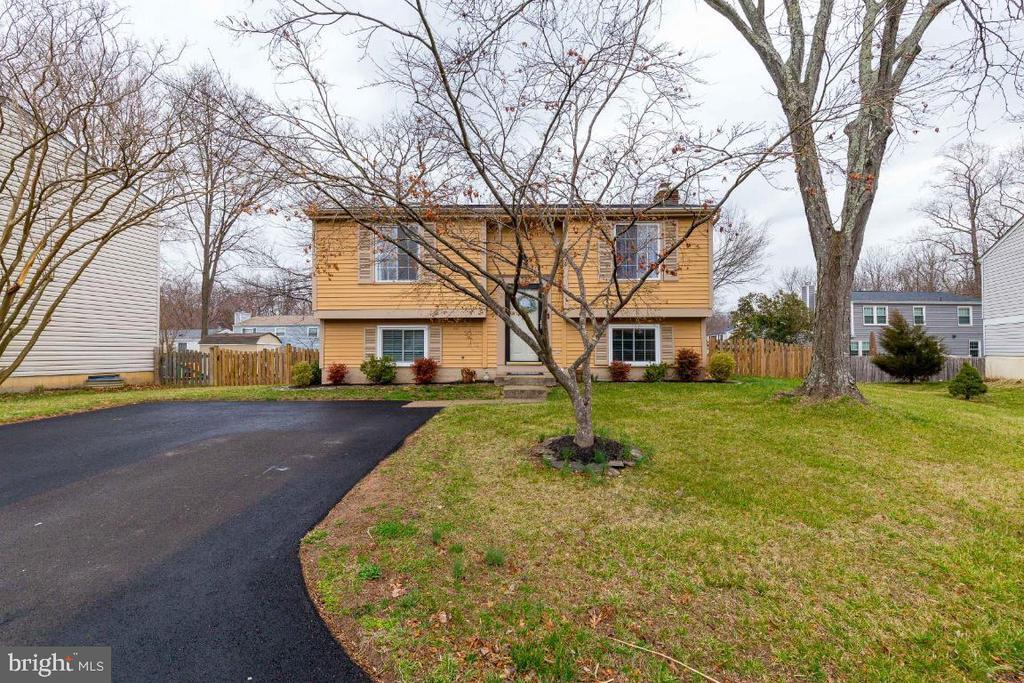 8280 Wold Den Ct in Springfield, VA - Building Photo