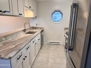 36 Donna Lynn Dr in East Greenbush, NY - Building Photo - Building Photo