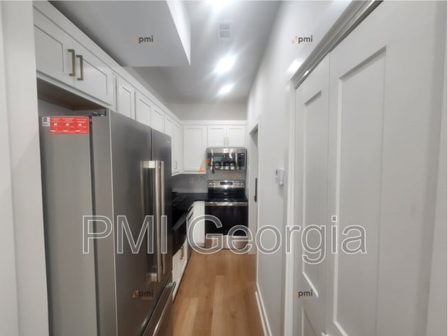 6305 Shannon Pkwy in Union City, GA - Building Photo - Building Photo