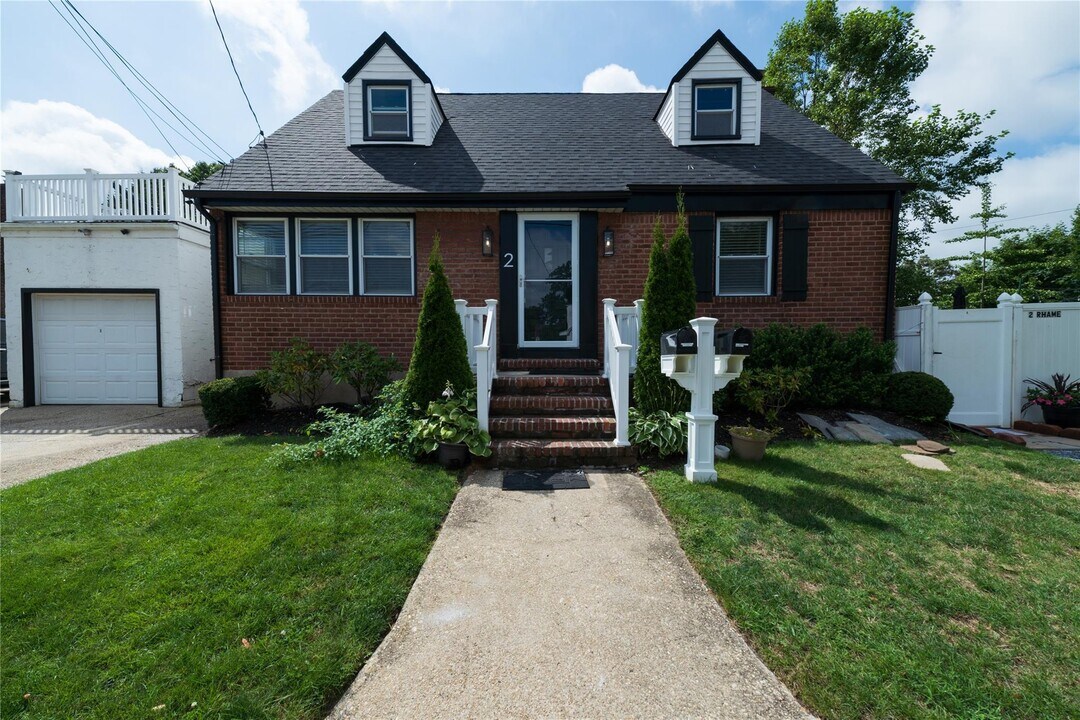 2 Rhame Ave in East Rockaway, NY - Building Photo