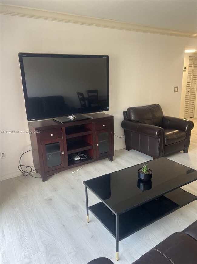 3545 NE 167th St in Miami, FL - Building Photo - Building Photo