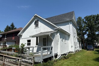 1111 Hayes Ave in Fremont, OH - Building Photo - Building Photo