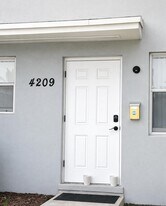 4209 S Olive Ave in West Palm Beach, FL - Building Photo