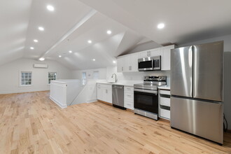 523 Danbury Rd in Wilton, CT - Building Photo - Building Photo