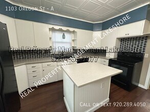 1103 Oregon St in Oshkosh, WI - Building Photo - Building Photo