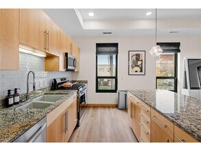 9 W Franklin Ave in Minneapolis, MN - Building Photo - Building Photo