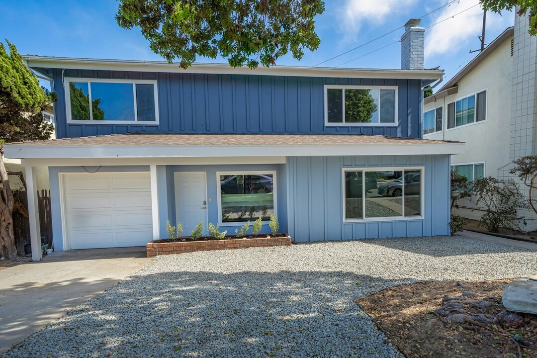 1206 Amethyst St in Redondo Beach, CA - Building Photo