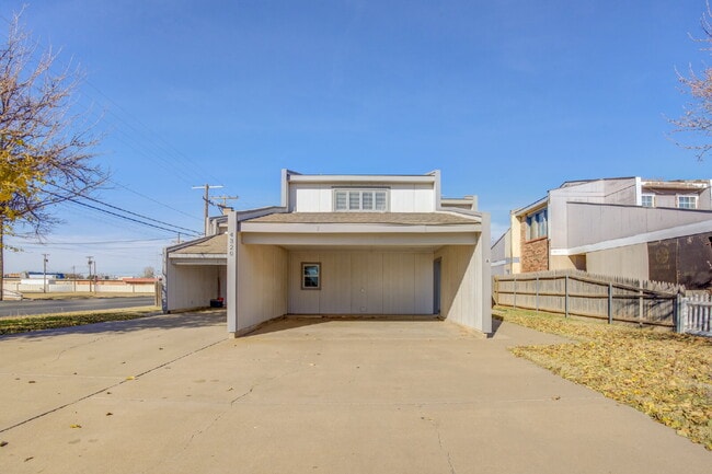 4320 52nd St in Lubbock, TX - Foto de edificio - Building Photo