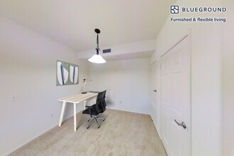 29128 Oak Creek Ln in Agoura Hills, CA - Foto de edificio - Building Photo