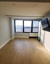 1560 N Sandburg Terrace in Chicago, IL - Building Photo - Building Photo