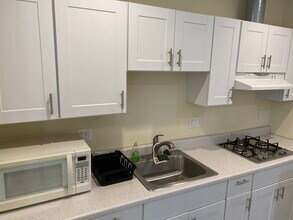 6451 Bothwell Rd in Reseda, CA - Building Photo - Building Photo