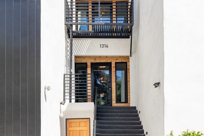 SUT - 1314 Sutherland St