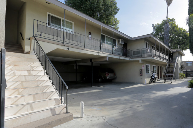 7713 Milton Ave in Whittier, CA - Foto de edificio - Building Photo